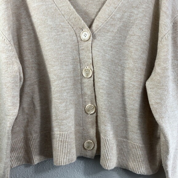 ASOS Design Curve V Neck Fluffy Button Down Soft Cardigan Size 14 - Picture 3 of 11